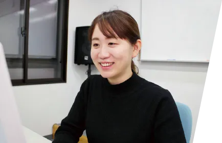 西田 梨沙 先生 グラフィックデザイナー